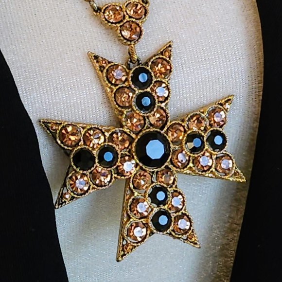 Vintage Lisner Black & Topaz Rhinestone Maltese Cross Necklace and Earring Set - Picture 4 of 7